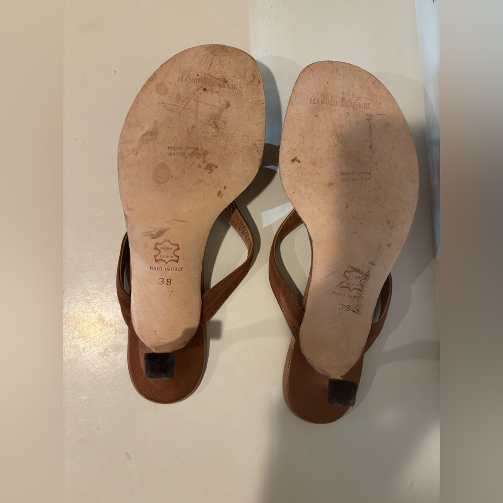 MANOLO BLAHNIK Kitten Heel Flip Flop - Picture 2 of 4